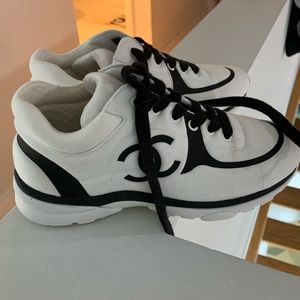 Chanel trainers low top white/black 2019 as